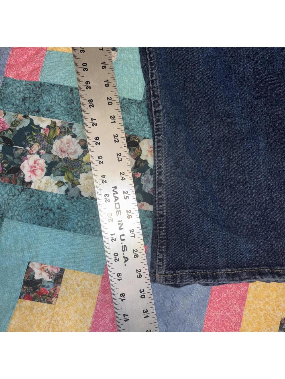 Wrangler Relaxed Boot Mens 36 x 30 Dark Wash Blue Denim Jeans Work or Casusl - Picture 9 of 9